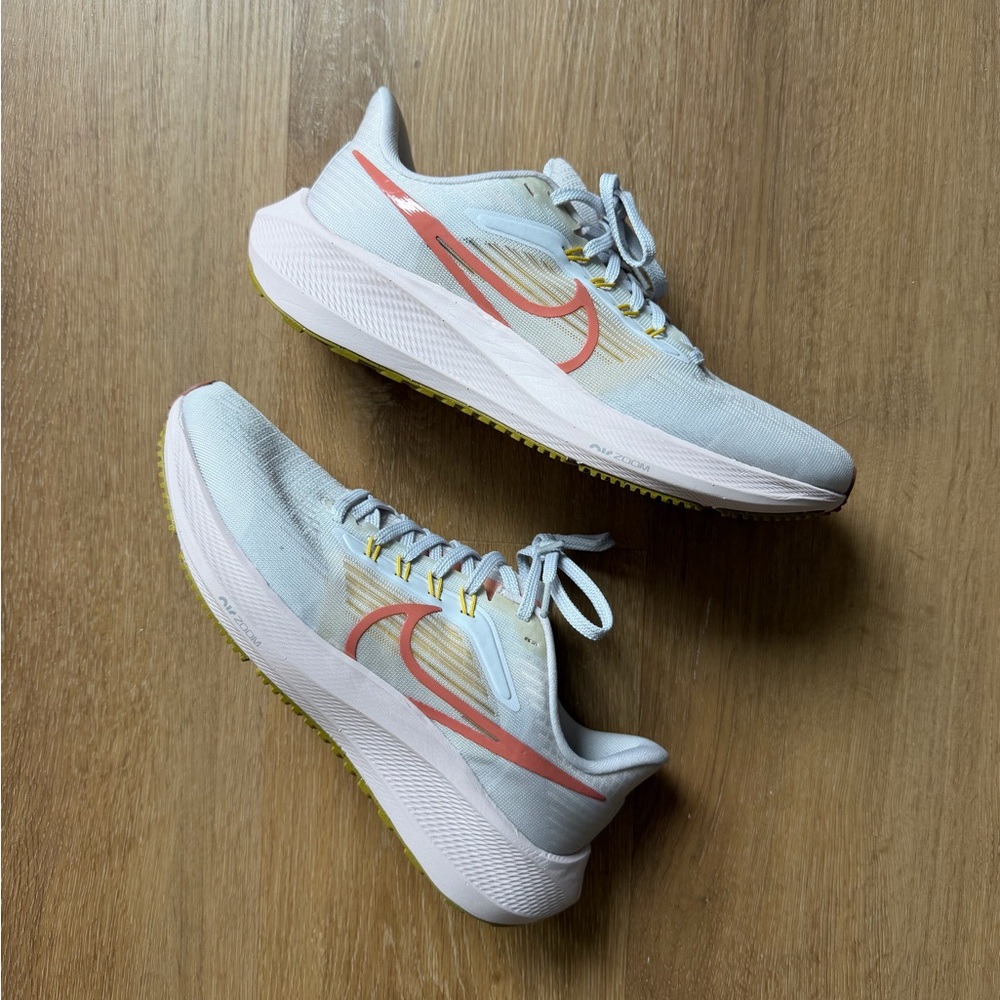 Nike Women's AIR Zoom Pegasus 39 Iris Whusper